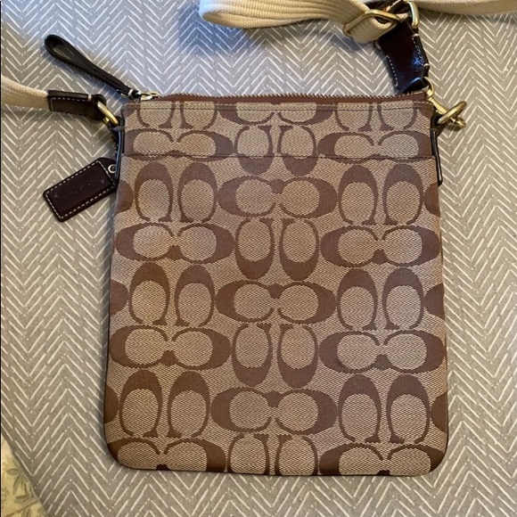 Coach Crossbody purse! EUC - Picture 2 of 2